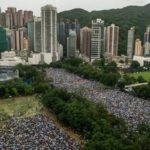 ?Huge crowds march peacefully in Hong Kong