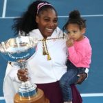 Serena donates winners ??chequeto Australia fire victims