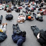 Further widespread US protests but violence falls