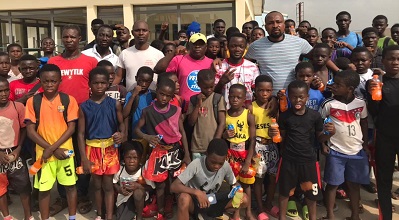 Dauda and Nettey with the juvenile boxers