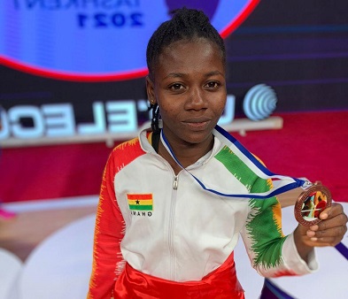 • Ntumi displaying her bronze medal