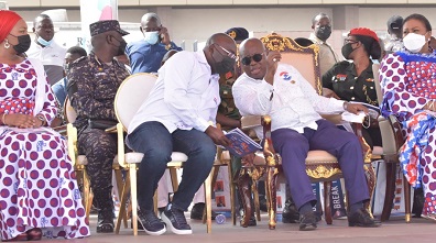 President Akufo-Addo (second from right)ina tete a tete With Dr Bawumia at the NPP Delegates Conference