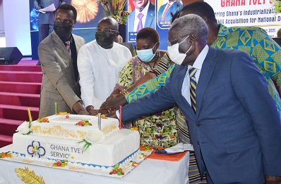 Vice President Dr Bawumia(second from left) being assisted by Mr Yaw Osafo Maafo(right),Dr Yaw Adu Osei Adutwum(left), Ms Mawusi Nudekor Awitey and others to cut the cake. Photo: Vincent Dzatse