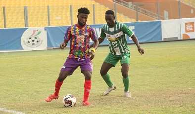 • Daniel Afriyie Barnieh tries to control the ball ahead of Attah Kusi Photo: Raymond Ackumey