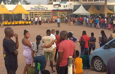 Subscribers in a long queue at Madina