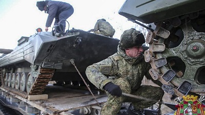 Russian troops and tanks arriving for drills