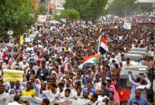 • Thousands of protesters march towards the presidential palace in Sudan