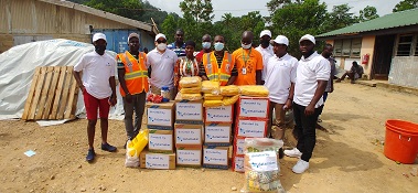 Mr Kwon (third left), NADMOofficials andDatamaker team at the donation