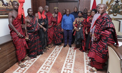 President Akufo-Addo (middle), with the delegation from Fodzoku Traditional Area