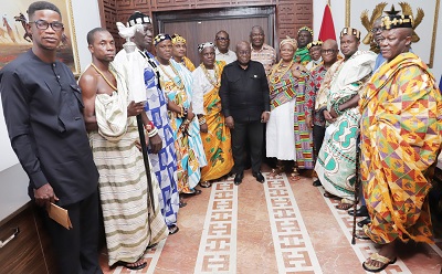 President Akufo-Addo (middle),with a delegation from Dzodze Traditional Area