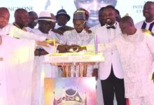 Agbeko, joined by some dignitaries including Azumah Nelson (right), Samuel Okudzeto Ablakwa and Zanetor Agyeman-Rawlings (left) to cut the ceremonial cake