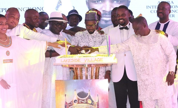 Agbeko, joined by some dignitaries including Azumah Nelson (right), Samuel Okudzeto Ablakwa and Zanetor Agyeman-Rawlings (left) to cut the ceremonial cake