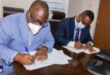 Prof. Kwasi Prempeh (left) and Dr Oduro Osae appending their signatures to the Mou
