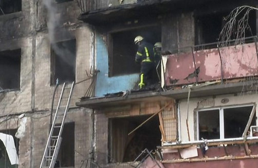 Russia strikes Kyiv flats