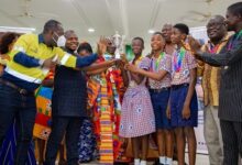 Tetrete Okuamuah Sekyim II handing over the trophy to the winners