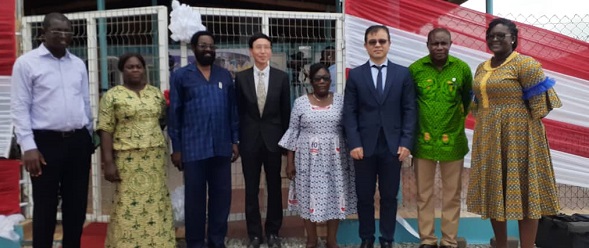 Ambassador Hisanobu (fourth from left) in a group picture with other dignitaries in front of the facility.