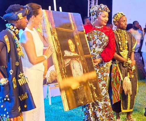 Second Lady, Samira Bawumia (right) and the France Ambassador, Anne Sophie Ave’ (left) displaying one of the artworks as TwinsDntbeg, (extreme left) look on.