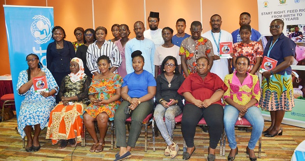 The media personnels with the resource persons during the workshop.