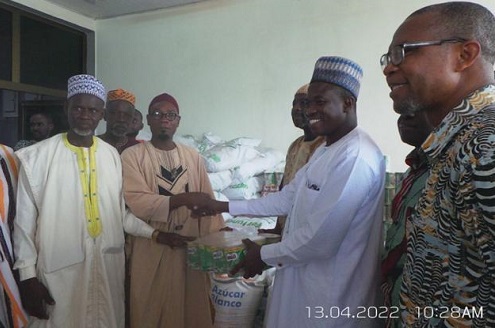 The MCE (second from right) donating the items to Imam Suraka Swallah. (Inset) Some of the items.