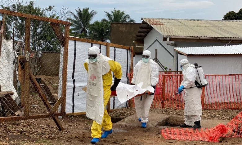 Health workers prepare a body for burial at an Ebola treatment centre following an outbreak in North Kivu province, Democratic Republic of the Congo, November 4, 2021 [STR/EFE-EPA]