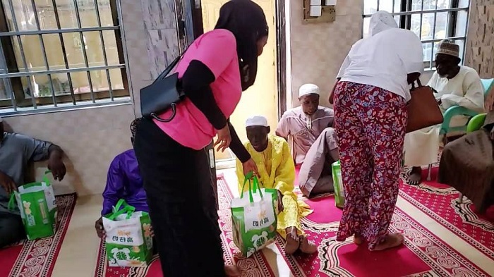 (inset) Health zone members distributing food packs to the worshippers in the Mosque