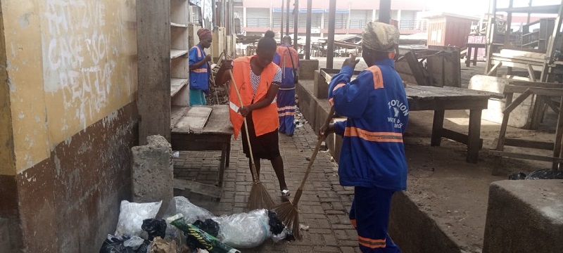 Some Zoomlion workers busily sweeping the Ho market