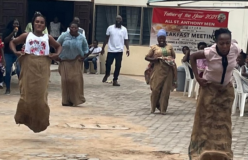 A hot sack race among parishioners during the Feast Day