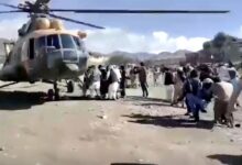 People injured in the earthquake are rushed to a rescue helicopter