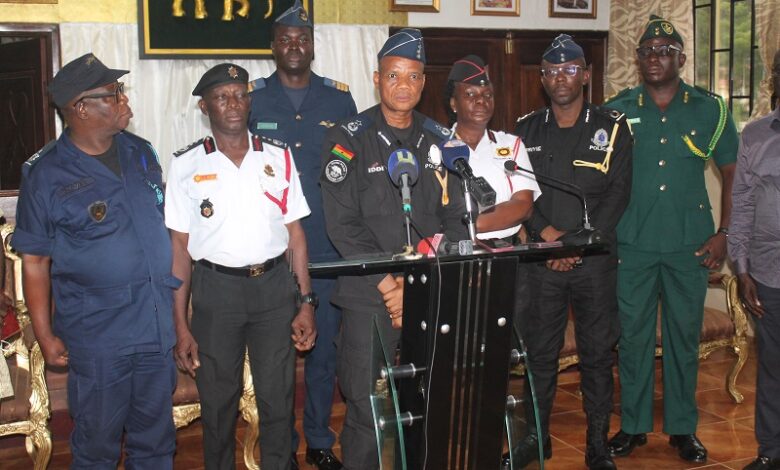 DCOP Iddi Seidu(middle) flanked by other officers addressing the media . Photo Godwin Oosu-Acheampong