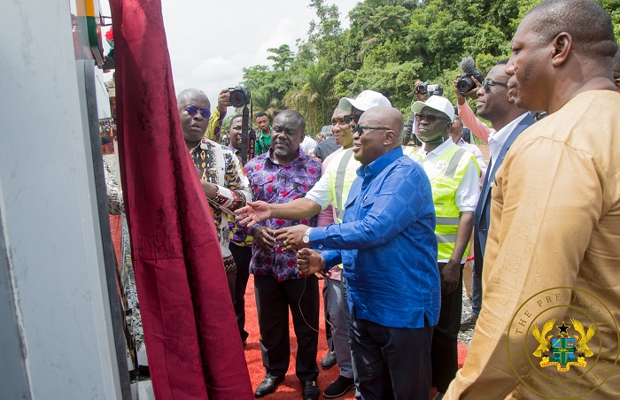 President Akufo-Addo (middle) unveiling the master plan of the project
