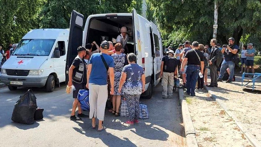 • A number of residents left Slovyansk on Wednesday morning as authorities urged people to leave