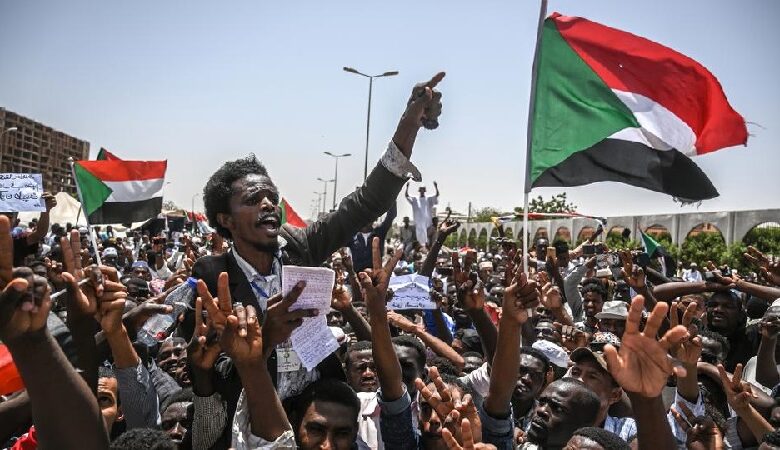 • Sudan protesters keep up campaign for civilian rule