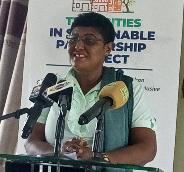 ●●Supt. Setina Aboagye speaking at the forum