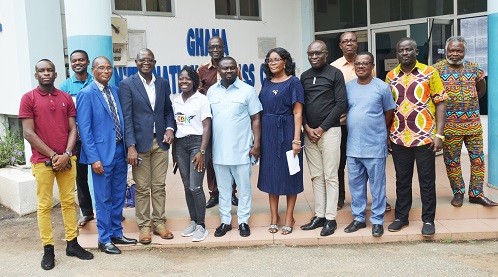 Mr Albert Kwabena Dwumfour,GJA President (middle) with the executives of the GPnet after the workshop.