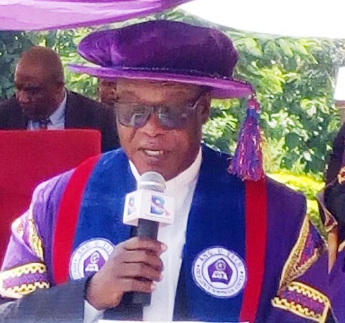 Dr Emmanuel Oddoye (insert) addressing the graduands