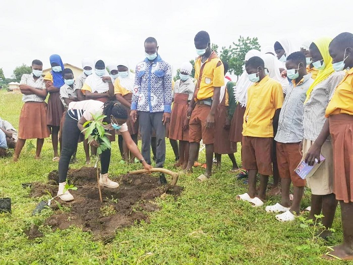 • Ms Yesseh leading the tree planting exercise with pupils and teachers of Zingu Junior High School