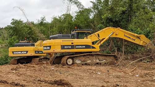 The two brand new missing excavators