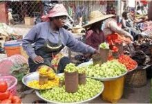 Women selling in the market. Source visitghana.com