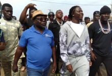 Mr Okyere (left) and Stonebwoy (right) walking to join other residents to embark on the exercise