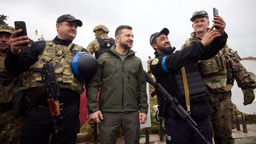 President Zelensky visits retaken Ukrainian city of Izyum