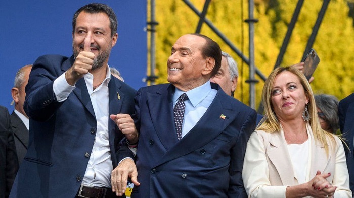 Giorgia Meloni (right) has formed an alliance with Silvio Berlusconi (middle) of Forza Italia and Matteo Salvini's League