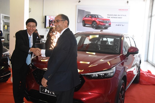 Mr Mahesh Mahtani (right) thanking Mr Mochizuki Hisanobu after the unveiling of the new Honda HRV 2022 Model Photo Michael Ayeh