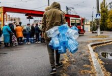 Residents in Mykolaiv have to queue for more than three hours for clean water