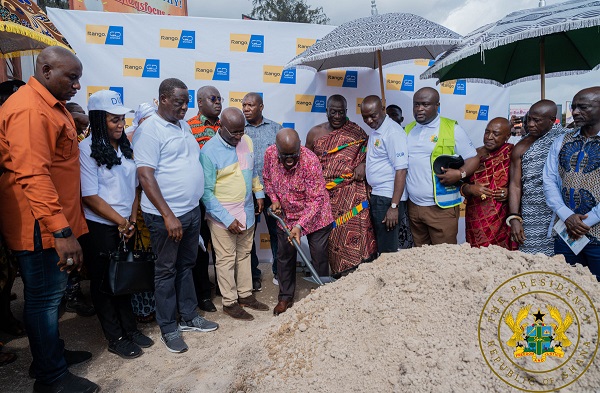 President Akufo-Addo cutting sod for work to start on the Suame Interchange