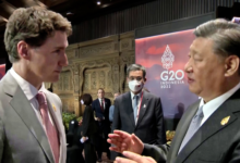 President Jinping (right) and Prime Minister Trudeau awkward exchange