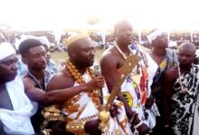 Togbega Gabusu VII (third from left) swearing the oath
