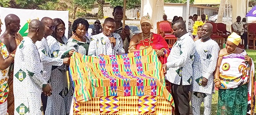 • Mrs Owusu-Koranteng (3rd from left), joined by Mr Duker (middle), Queen mother of Apinto, Abena Boaduwaa II (4th,rt) and GJA president and secretary, TARPSA, Albert Dwunfour, to unveil the project