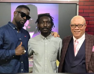 • Clyde (middle) is flanked by Mr Foh-Amoaning (right) and Sarkodie (left) after the show