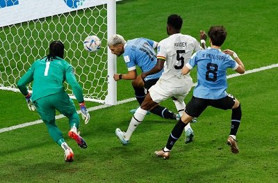 • Arrascaeta heads home the opener for Uruguay