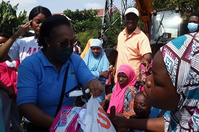 Mrs Quarshie- Idun (left) distributing some of the items to the street children.